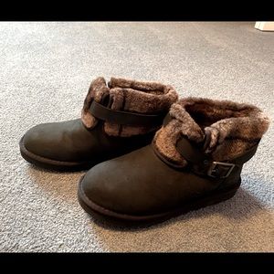 Ugg size 7. Excellent condition